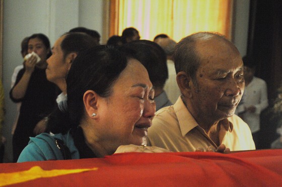 Người dân Đồng Tháp đẫm nước mắt viếng Anh hùng Nguyễn Văn Bảy ảnh 5